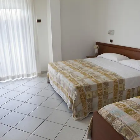 Clipper Hotel
